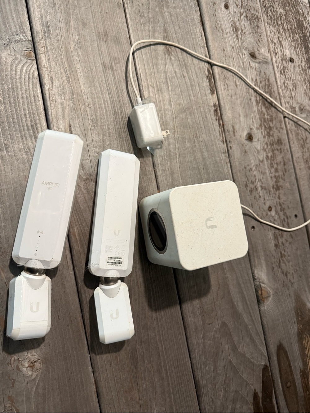 Ubiquiti White AmpliFi Mesh Extender Units with Cube Router